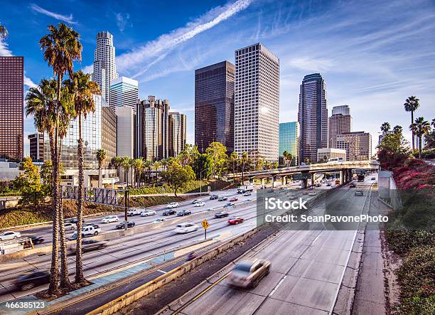 Centro De La Ciudad De Los Ángeles California Durante El Día Foto de stock y más banco de imágenes de Aire libre
