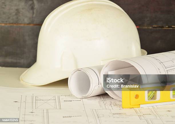 Werkzeuge Stockfoto und mehr Bilder von Arbeitssicherheit - Arbeitssicherheit, Bauarbeiterhelm, Büro