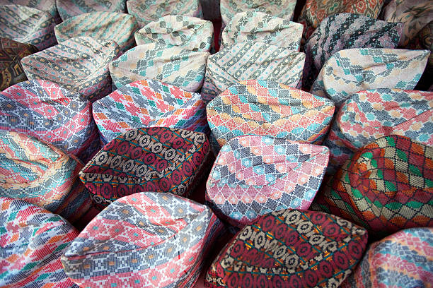 népalais topi - nepal bazaar kathmandu textile photos et images de collection