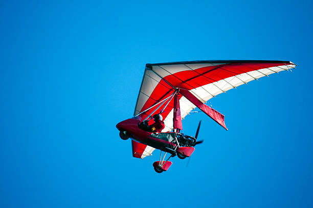 triciclo aire en el cielo - avión ultraligero fotografías e imágenes de stock