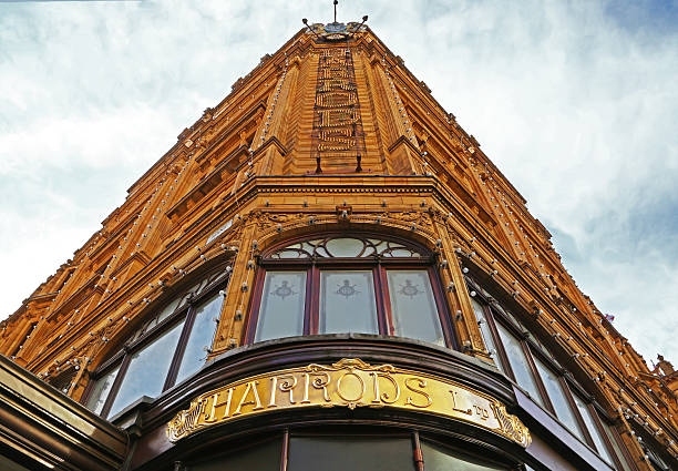 harrod del edificio en knightsbridge, london - harrods fotografías e imágenes de stock