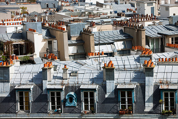 dächer von paris, frankreich - paris france roof apartment aerial view stock-fotos und bilder