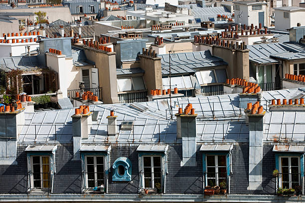 telhados de paris, frança - paris france roof apartment aerial view - fotografias e filmes do acervo