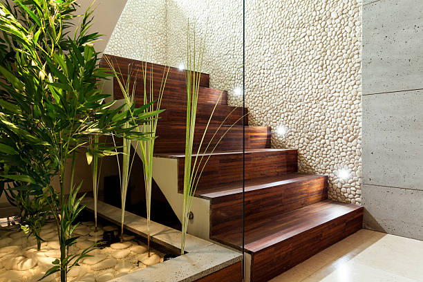 escada de madeira iluminada - wood classic fashion luxury imagens e fotografias de stock