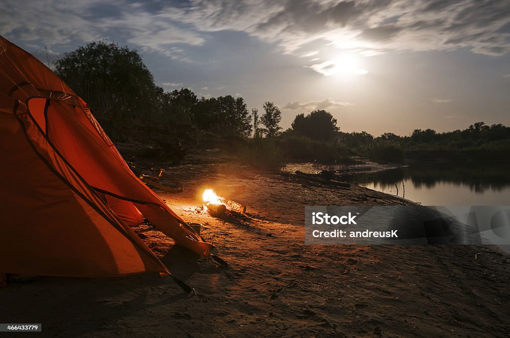 camping bei Nacht - Lizenzfrei Holzfeuer Stock-Foto