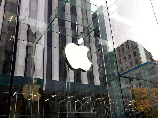 Apple Store On Lincoln Road Mall Miami Beach Usa Stock Photo - Download Image Now - Apple Store, Florida - US State, Architecture - iStock