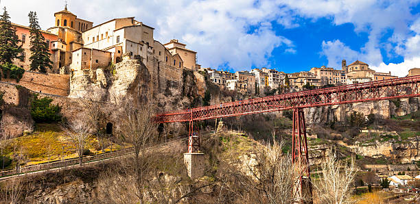 wunderschöne cuenca, spanien - cuenca province stock-fotos und bilder