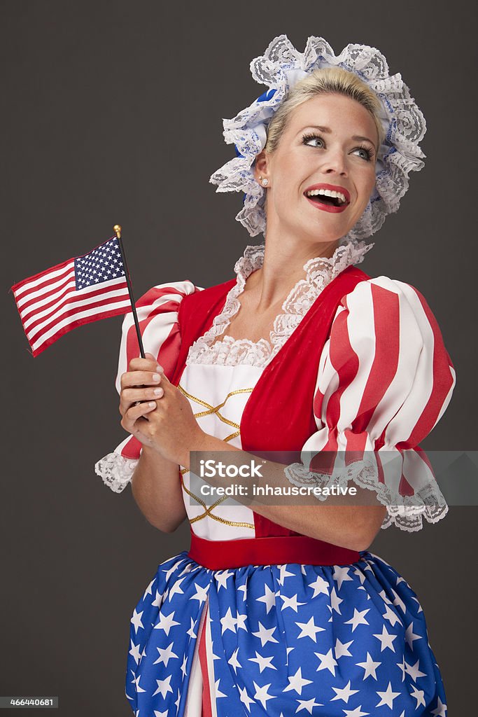 ハッピー愛国心を持つ女性、アメリカの国旗 - 30-34歳のロイヤリティフリーストックフォト
