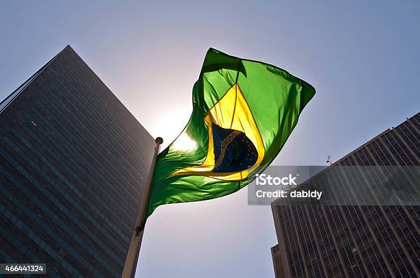 Bandera Brasileña Y Rascacielos Foto de stock y más banco de imágenes de Brasil - Brasil, Negocio, Democracia