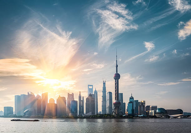 shanghai skyline no sol de manhã - rio huangpu imagens e fotografias de stock