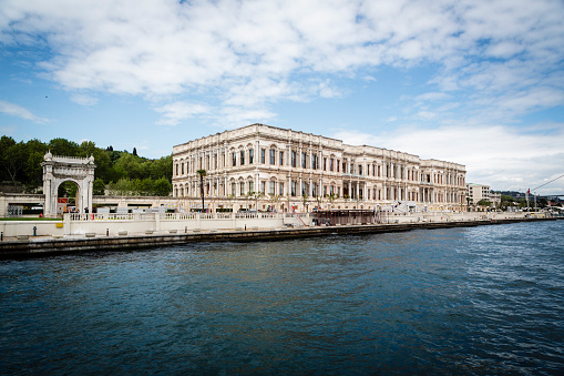 General sight, from the Bosphorus, of Dolmabahçe's palace. Point of item 400 years ago of the Ottoman navy