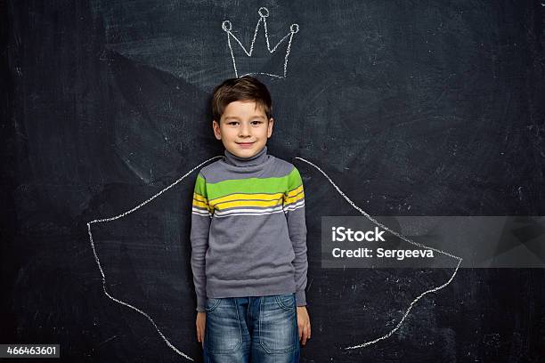 Foto de Menino Pintado Crown e mais fotos de stock de Desenho de Carvão - Desenho de Carvão, Heróis, Capa