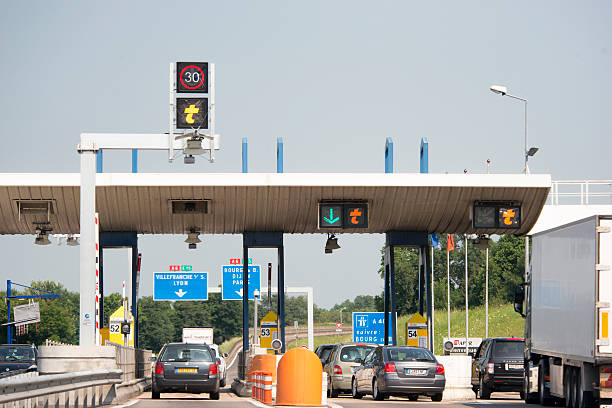 шлагбаум в мейкон во франции - toll booth стоковые фото и изображения