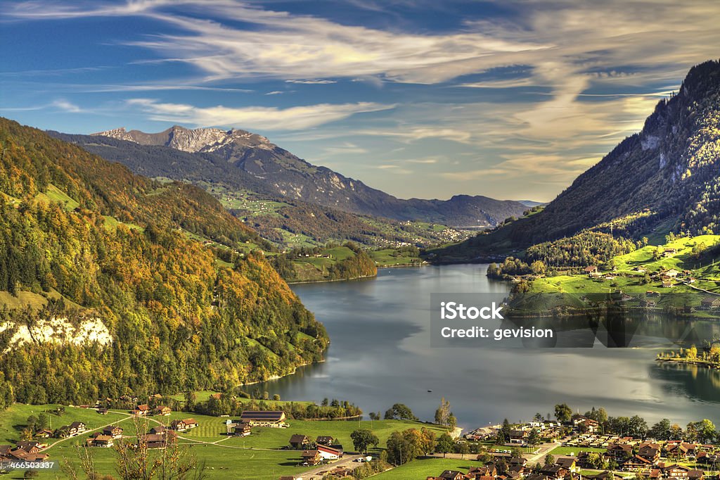 Lake Lungern Valley von Brünig Pass, der Schweiz, HDR - Lizenzfrei Alpen Stock-Foto