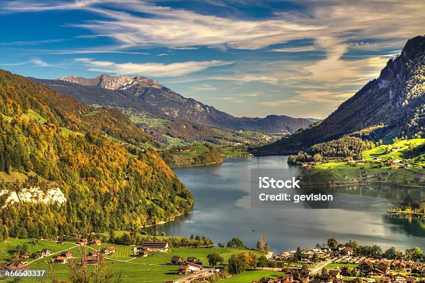 Lake Lungern Valley Von Brünig Pass Der Schweiz Hdr Stockfoto und mehr Bilder von Alpen