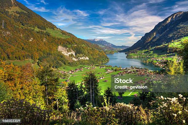 Lago Lungern Valley Desde Brünig Aprobado Suiza Foto de stock y más banco de imágenes de Suiza - Suiza, Aire libre, Alpes Europeos