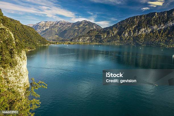 Photo libre de droit de Vue Sur Lac De Brienz En Automne Beau Temps Suisse banque d'images et plus d'images libres de droit de Alpes européennes