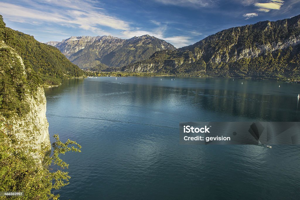 Vista para o Lago Brienz no outono clima maravilhoso, Suíça - Foto de stock de Alpes europeus royalty-free