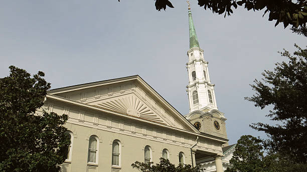 savannah architekturę pamiętającą niezależnych presbyterian church, georgia - church steeple silhouette built structure zdjęcia i obrazy z banku zdjęć