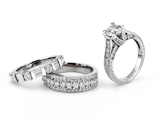 blanco gold y diamond anillos - anillo de compromiso fotografías e imágenes de stock
