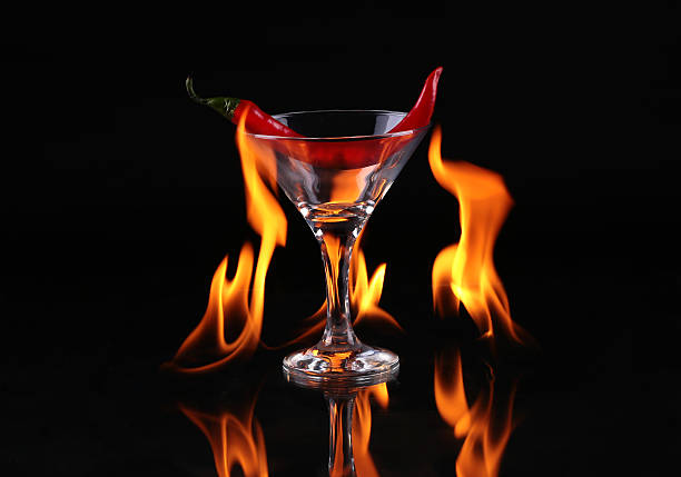 flaming cocktail auf schwarz - martini brand vermouth stock-fotos und bilder
