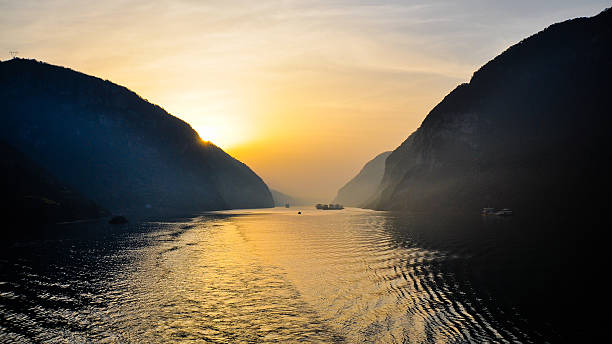 istock Sun Rises Over The Xiling Gorge - Yichang, China 466539965