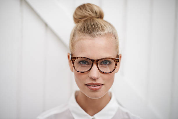 casual chique - hair bun hairstyle beautiful looking imagens e fotografias de stock