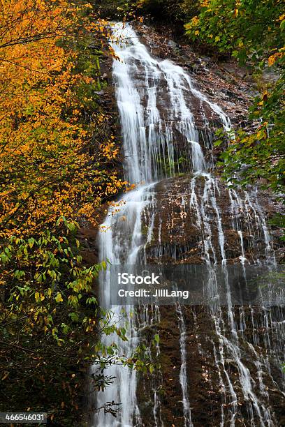 Wasserfall Im Herbst Stockfoto und mehr Bilder von Bach - Bach, Blatt - Pflanzenbestandteile, Cherokee-Kultur