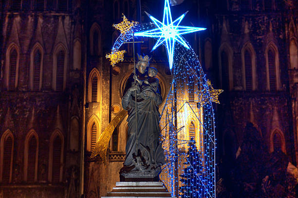 istock Statue of Virgin Mary 466551435