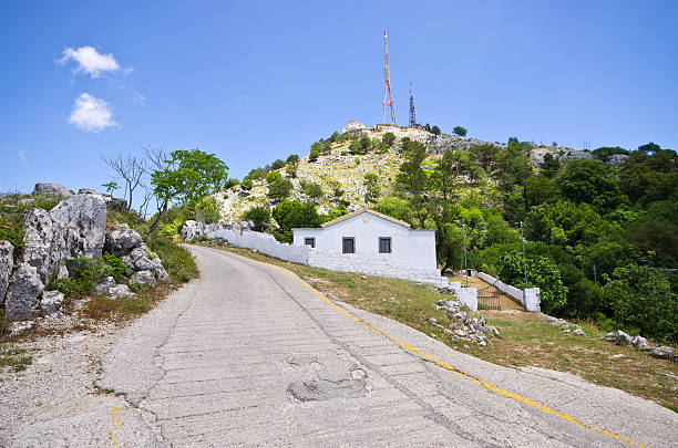 monte pantokrator sull'isola di corfù, grecia - pantocratore foto e immagini stock