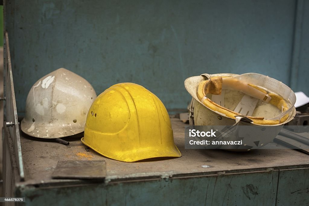 Schmutzige Bau Helme - Lizenzfrei Helm Stock-Foto