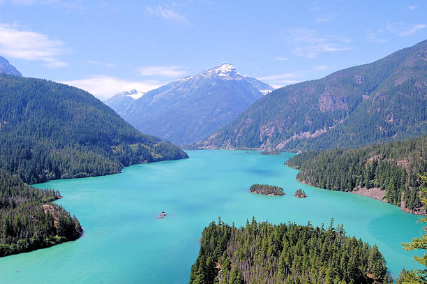 mountain lake - north cascades national park awe beauty in nature cloud stock-fotos und bilder