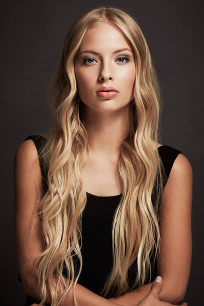 belleza femenina - long hair fashion model women blond hair fotografías e imágenes de stock
