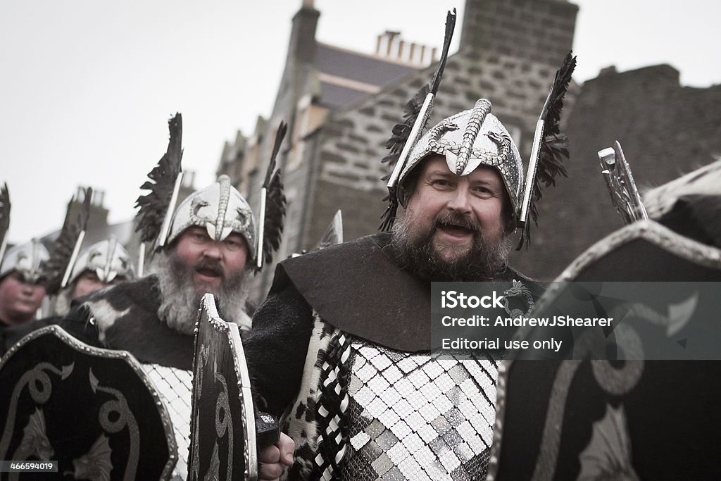 До Helly Aa Vikings ходьбы в рядах - Стоковые фото 2014 роялти-фри