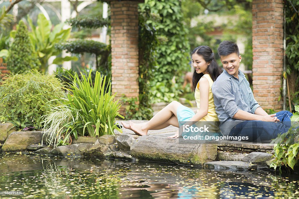 Paar im park - Lizenzfrei Asiatischer und Indischer Abstammung Stock-Foto