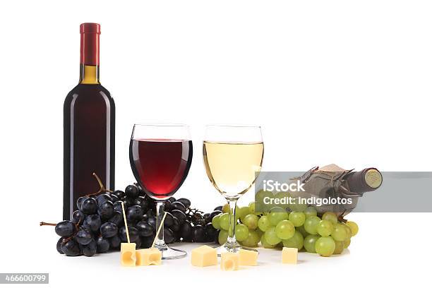 Foto de Composição De Garrafa De Vinho E Vidro e mais fotos de stock de Figura para recortar - Figura para recortar, Fruta, Garrafa de Vinho - Garrafa