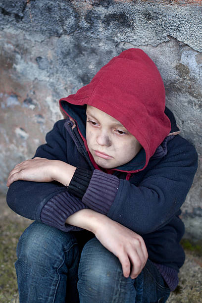 istock homeless boy leaned against the wall 466601649