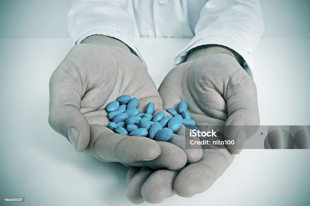 Medicamentos - Foto de stock de Adulto royalty-free