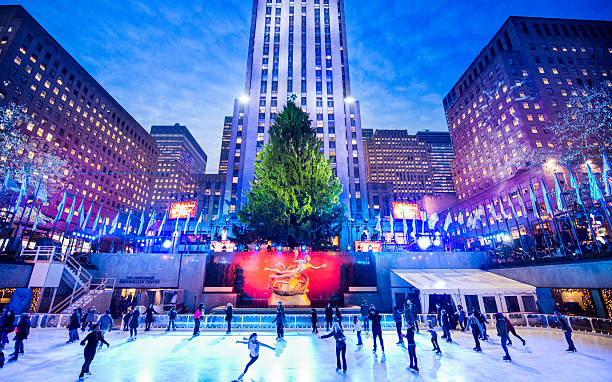 natale del rockefeller center new york - dusk people manhattan new york city foto e immagini stock