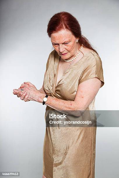 Porträt Von Gut Aussehend Senior Frau Mit Ausdrucksstarken Gesicht Stockfoto und mehr Bilder von Aktiver Senior
