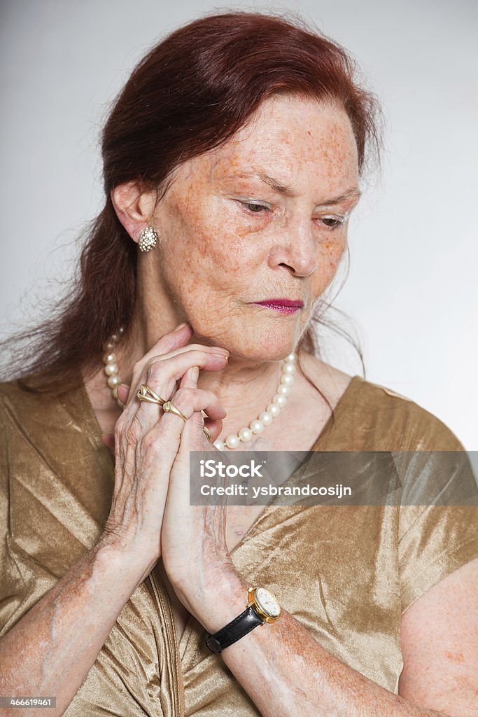 Портрет хороший Смотреть Старший женщина с выразительным лицом. - Стоковые фото Активный пенсионер роялти-фри
