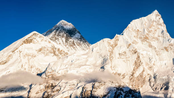 istock Mount Everest, Nuptse panoramic view 62MPix XXXXL 466619465