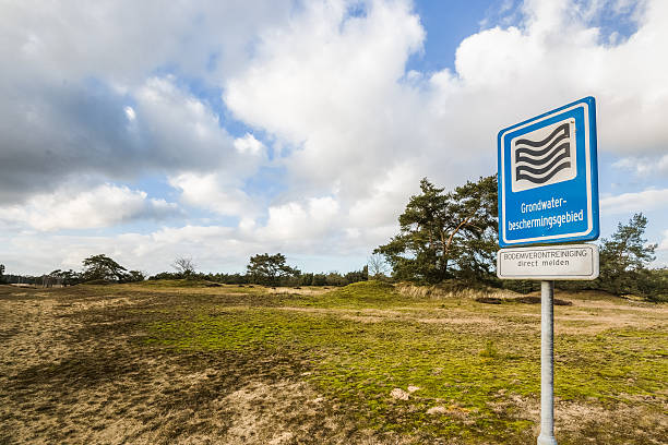 área de extracção de água nos países baixos. - groundwater imagens e fotografias de stock