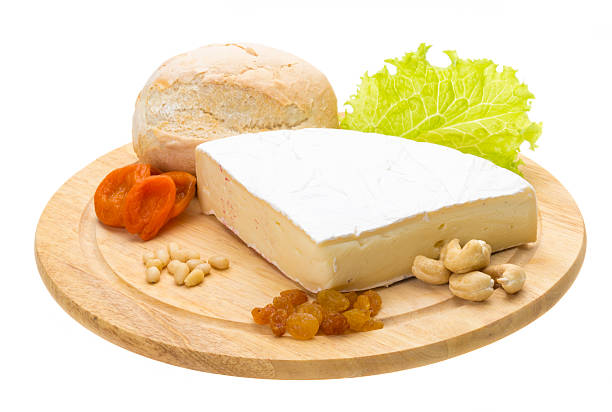 pezzo di formaggio brie - appetizer bread breakfast cashew foto e immagini stock