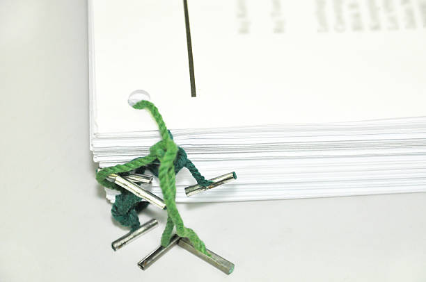 문서 결부되어 ofice 버처 발신기 - file filing documents document stack 뉴스 사진 이미지