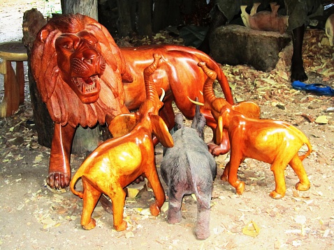 Wood carving in Kenya - Schnitzerei in Kenia