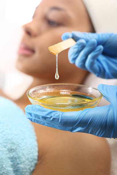 Hot wax hair removal Woman in a beauty salon waxing during surgery  wax stock pictures, royalty-free photos & images