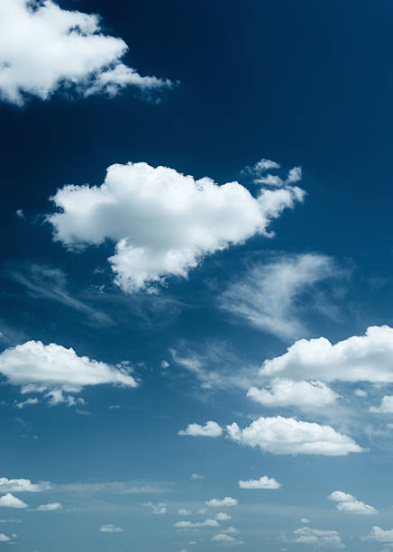 明るい空、雲の背景 - clear sky contrasts cloud high contrast ストックフォトと画像