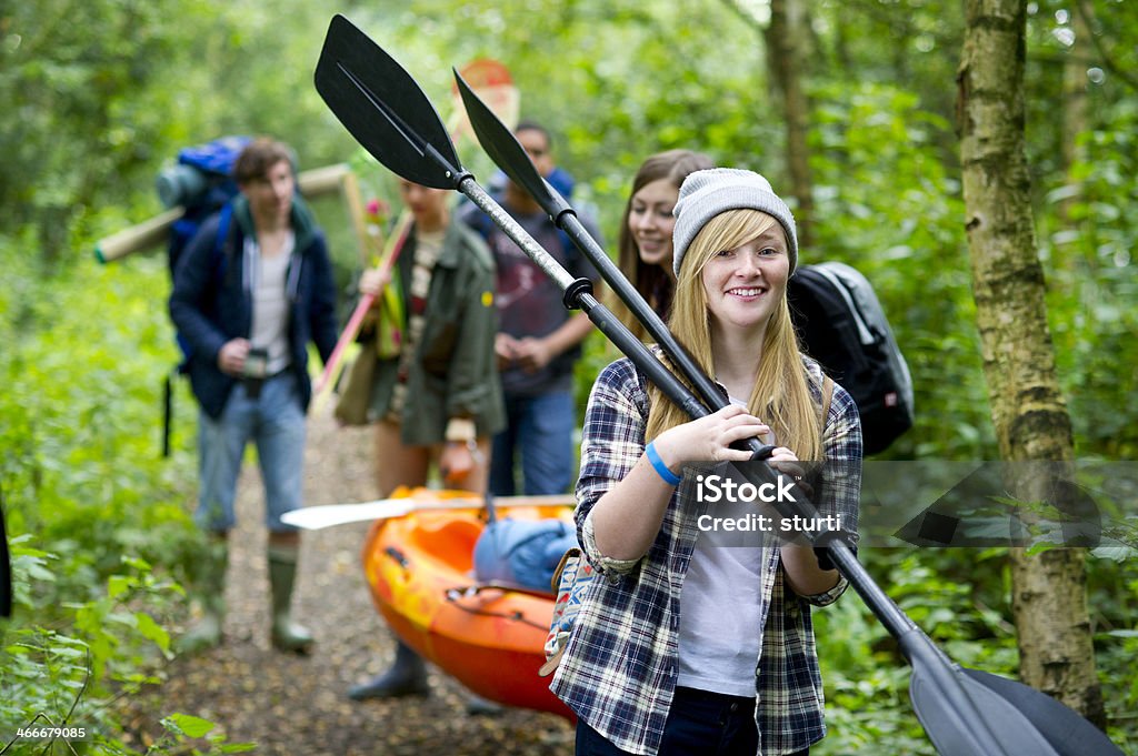 hiking подростков - Стоковые фото Каяк роялти-фри