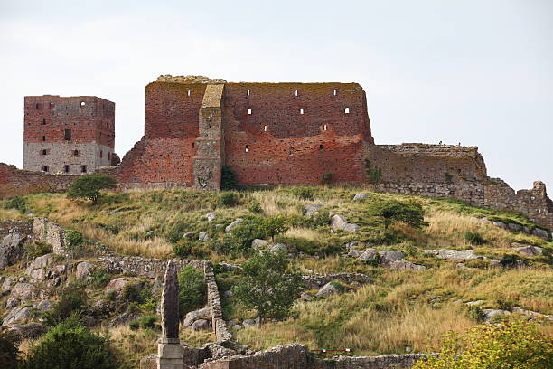 hammershus et forteresse ruines du château - hammershus bornholm island denmark island photos et images de collection
